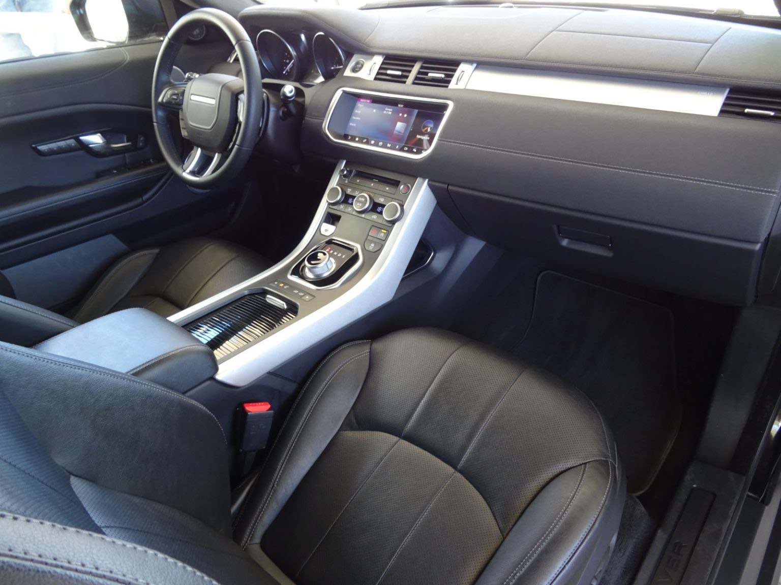 Left hand drive LANDROVER RANGE ROVER EVOQUE CABRILOET TD4 SPANISH REG